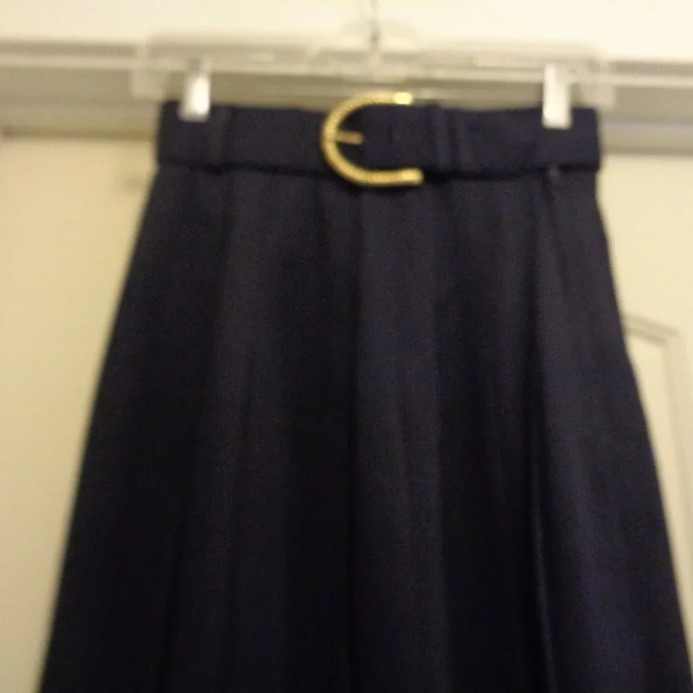 VINTAGE STRINGBEAN MINI PLEATED BLACK SKIRT W GOLDTONE BELT 3/4
